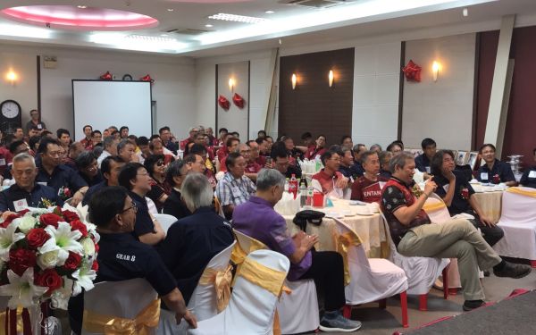 ภาพบรรยากาศพิธีทำบุญเลี้ยงพระเนื่องในโอกาสวันขึ้นปีใหม่และทำบุญประจำปีอาคารสมาคมฯ พิธีแสดงมุทิตาจิตต่อนักศึกษาเก่าฯ รุ่นที่ 8 และรุ่นพี่ที่เกษียณ