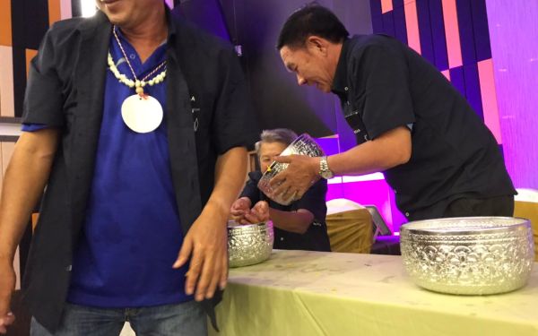 พิธีรดน้ำดำหัวอาจารย์อาวุโสและรุ่นพี่นายช่าง (ภาคตะวันออก)