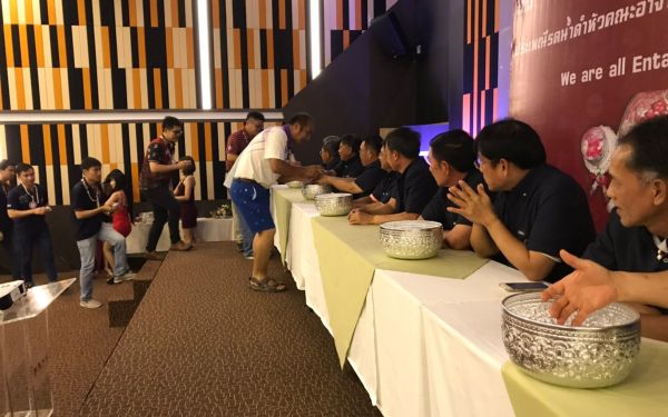 พิธีรดน้ำดำหัวอาจารย์อาวุโสและรุ่นพี่นายช่าง (ภาคตะวันออก)