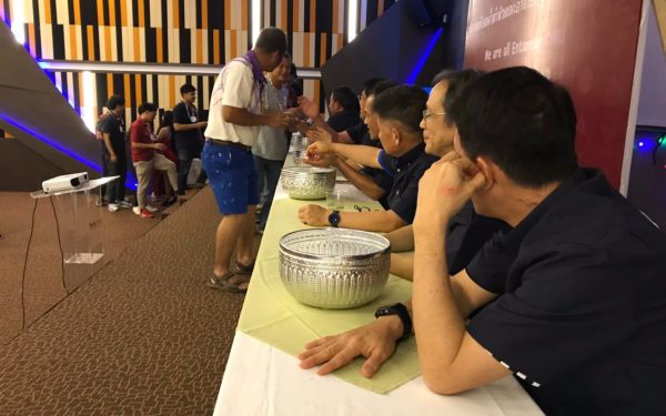 พิธีรดน้ำดำหัวอาจารย์อาวุโสและรุ่นพี่นายช่าง (ภาคตะวันออก)