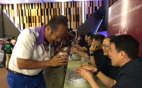 พิธีรดน้ำดำหัวอาจารย์อาวุโสและรุ่นพี่นายช่าง (ภาคตะวันออก)