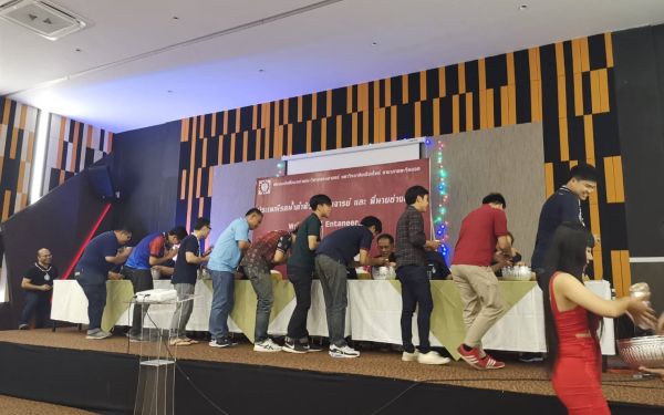 พิธีรดน้ำดำหัวอาจารย์อาวุโสและรุ่นพี่นายช่าง (ภาคตะวันออก)