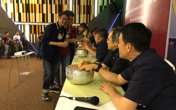 พิธีรดน้ำดำหัวอาจารย์อาวุโสและรุ่นพี่นายช่าง (ภาคตะวันออก)