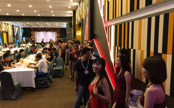 พิธีรดน้ำดำหัวอาจารย์อาวุโสและรุ่นพี่นายช่าง (ภาคตะวันออก)