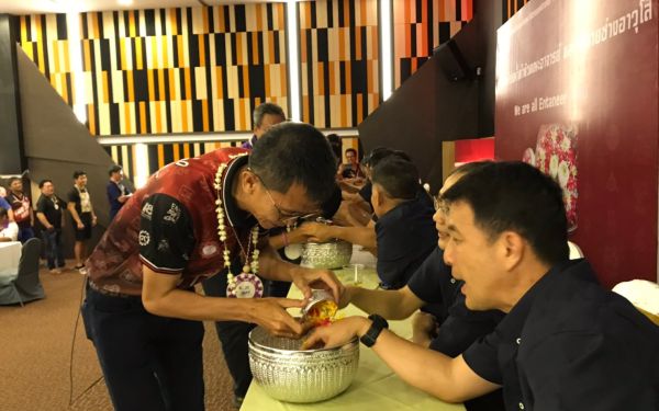 พิธีรดน้ำดำหัวอาจารย์อาวุโสและรุ่นพี่นายช่าง (ภาคตะวันออก)