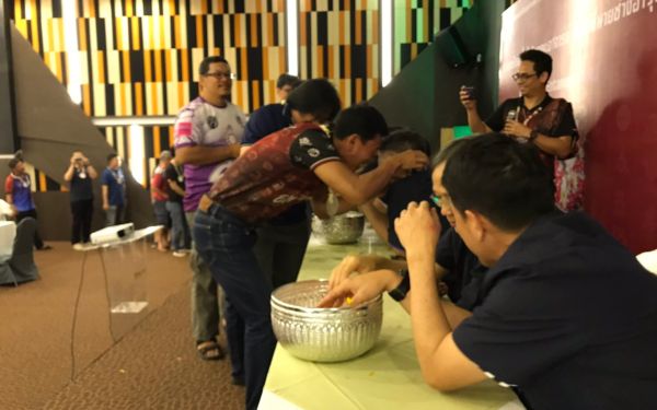 พิธีรดน้ำดำหัวอาจารย์อาวุโสและรุ่นพี่นายช่าง (ภาคตะวันออก)