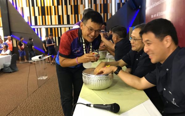 พิธีรดน้ำดำหัวอาจารย์อาวุโสและรุ่นพี่นายช่าง (ภาคตะวันออก)