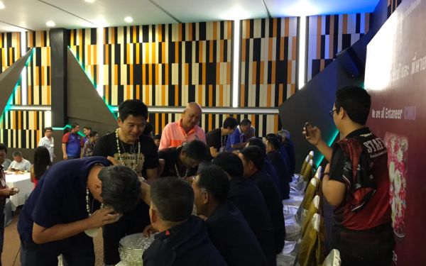 พิธีรดน้ำดำหัวอาจารย์อาวุโสและรุ่นพี่นายช่าง (ภาคตะวันออก)