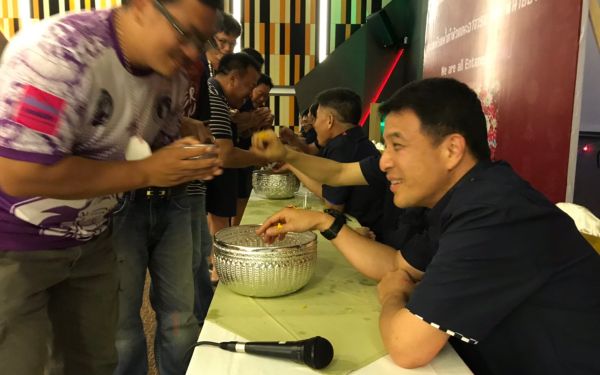 พิธีรดน้ำดำหัวอาจารย์อาวุโสและรุ่นพี่นายช่าง (ภาคตะวันออก)