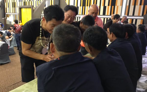 พิธีรดน้ำดำหัวอาจารย์อาวุโสและรุ่นพี่นายช่าง (ภาคตะวันออก)