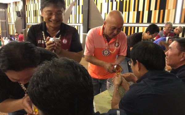 พิธีรดน้ำดำหัวอาจารย์อาวุโสและรุ่นพี่นายช่าง (ภาคตะวันออก)