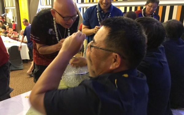 พิธีรดน้ำดำหัวอาจารย์อาวุโสและรุ่นพี่นายช่าง (ภาคตะวันออก)