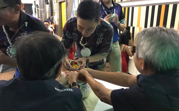 พิธีรดน้ำดำหัวอาจารย์อาวุโสและรุ่นพี่นายช่าง (ภาคตะวันออก)