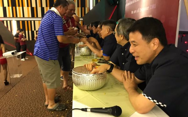 พิธีรดน้ำดำหัวอาจารย์อาวุโสและรุ่นพี่นายช่าง (ภาคตะวันออก)