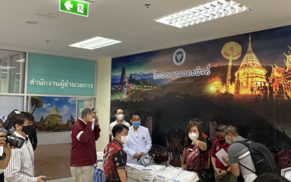 (27-04-63) โครงการช้างเหล็กกระทืบโควิด-19 เฟส 1)ให้รพ.นครพิงค์ จ.เชียงใหม่