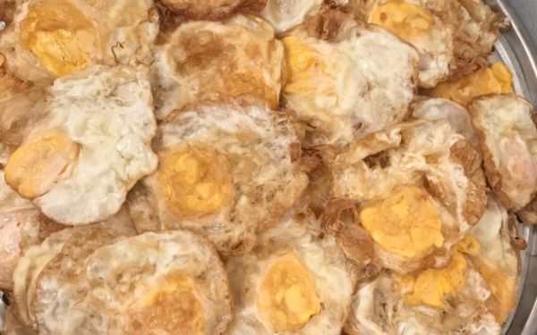 (15-04-63) แจกข้าวกล่องให้กับผู้ประสบภัยโควิด-19_(1)