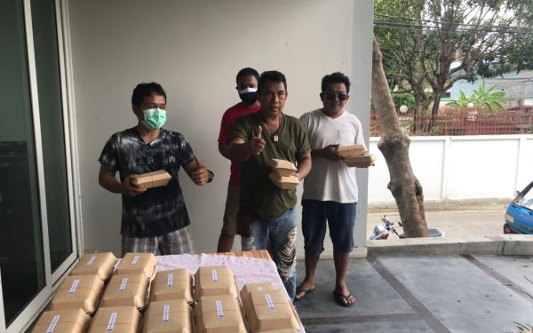 (15-04-63) แจกข้าวกล่องให้กับผู้ประสบภัยโควิด-19_(1)