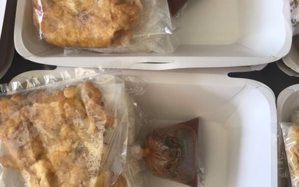 (17-04-63) แจกข้าวกล่องให้กับผู้ประสบภัยโควิด-19_(3)