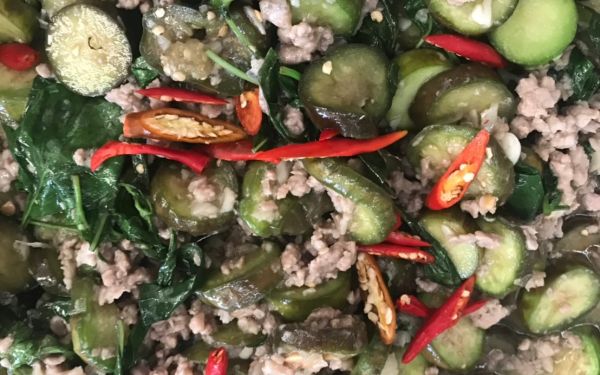 (17-04-63) แจกข้าวกล่องให้กับผู้ประสบภัยโควิด-19_(3)