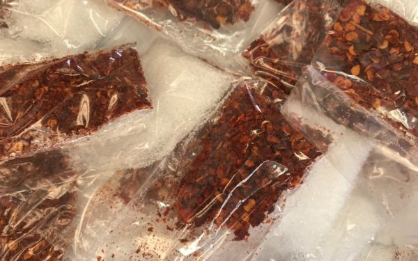 (20-04-63) แจกข้าวกล่องให้กับผู้ประสบภัยโควิด-19_(4)