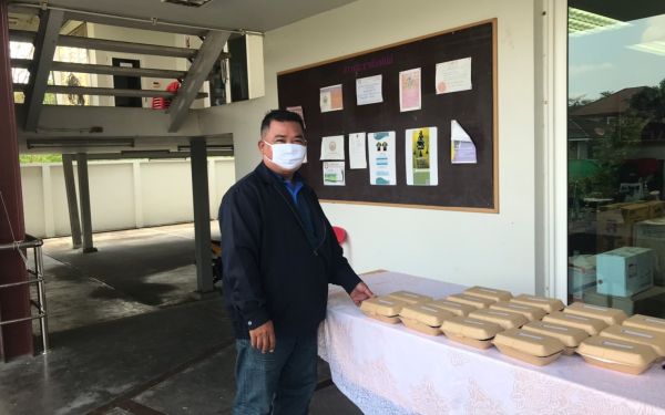 (20-04-63) แจกข้าวกล่องให้กับผู้ประสบภัยโควิด-19_(4)