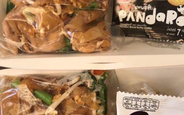 (20-04-63) แจกข้าวกล่องให้กับผู้ประสบภัยโควิด-19_(4)