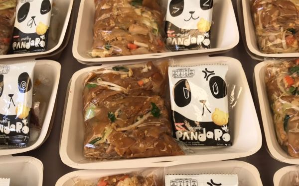 (20-04-63) แจกข้าวกล่องให้กับผู้ประสบภัยโควิด-19_(4)