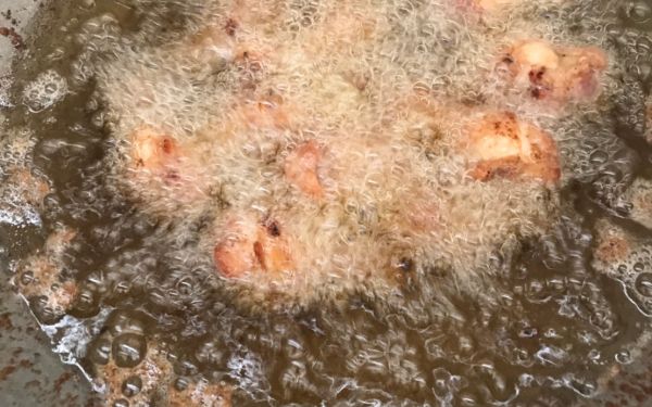 (21-04-63) แจกข้าวกล่องให้กับผู้ประสบภัยโควิด-19_(5)