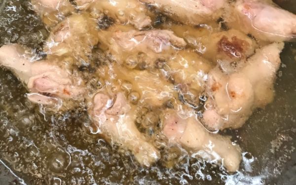 (21-04-63) แจกข้าวกล่องให้กับผู้ประสบภัยโควิด-19_(5)