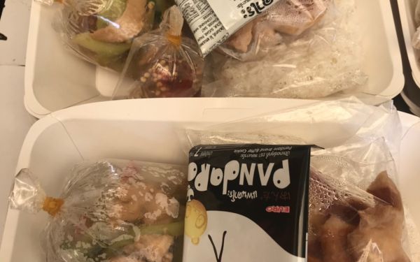 (22-04-63) แจกข้าวกล่องให้กับผู้ประสบภัยโควิด-19_(6)