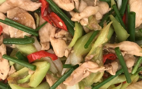 (22-04-63) แจกข้าวกล่องให้กับผู้ประสบภัยโควิด-19_(6)