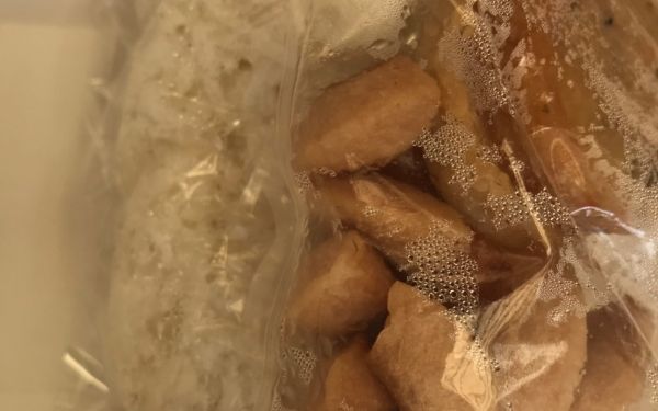 (22-04-63) แจกข้าวกล่องให้กับผู้ประสบภัยโควิด-19_(6)