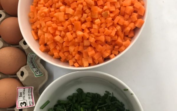 (27-04-63) แจกข้าวกล่องให้กับผู้ประสบภัยโควิด-19_(9)