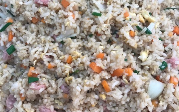 (27-04-63) แจกข้าวกล่องให้กับผู้ประสบภัยโควิด-19_(9)