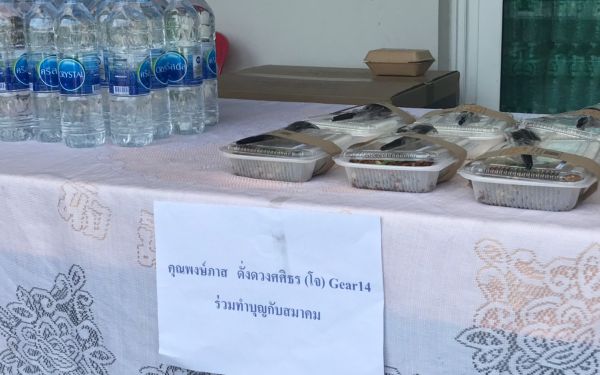 (28-04-63) แจกข้าวกล่องให้กับผู้ประสบภัยโควิด-19_(10)