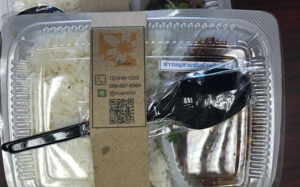 (28-04-63) แจกข้าวกล่องให้กับผู้ประสบภัยโควิด-19_(10)