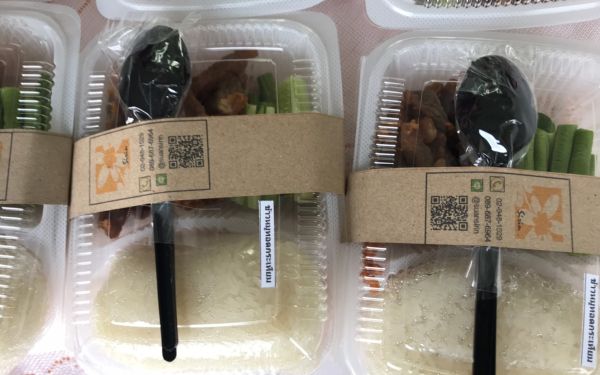 (29-04-63) แจกข้าวกล่องให้กับผู้ประสบภัยโควิด-19_(11)