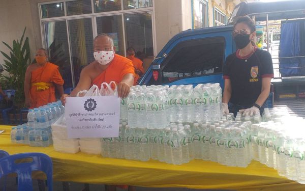 (18-05-63) แจกข้าวกล่องให้กับผู้ประสบภัยโควิด-19_@วัดลาดปลาเค้า