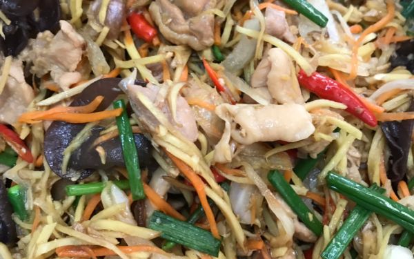 (14-05-63) แจกข้าวกล่องให้กับผู้ประสบภัยโควิด-19_@วัดลาดปลาเค้า