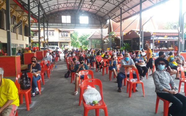 (19-05-63) แจกข้าวกล่องให้กับผู้ประสบภัยโควิด-19_@วัดสาครสุ่นประชาสรรค์