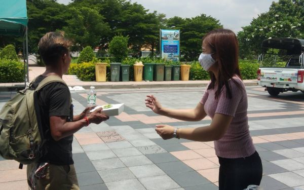 04.06.63 แจกข้าวกล่องให้กับผู้ประสบภัยโควิด-19_@วัดพระศรีฯบางเขน