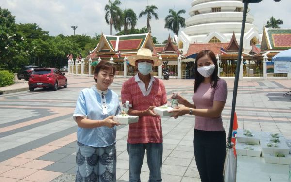04.06.63 แจกข้าวกล่องให้กับผู้ประสบภัยโควิด-19_@วัดพระศรีฯบางเขน