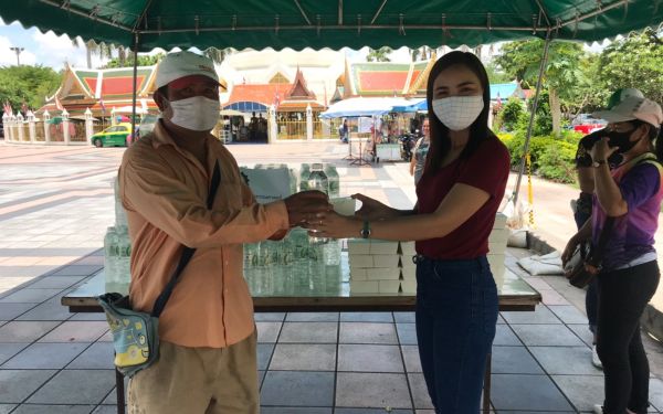 01.06.63 แจกข้าวกล่องให้กับผู้ประสบภัยโควิด-19_@วัดพระศรีฯบางเขน