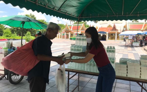01.06.63 แจกข้าวกล่องให้กับผู้ประสบภัยโควิด-19_@วัดพระศรีฯบางเขน