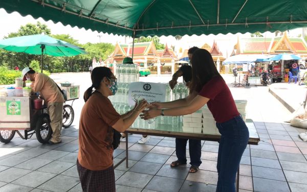 01.06.63 แจกข้าวกล่องให้กับผู้ประสบภัยโควิด-19_@วัดพระศรีฯบางเขน