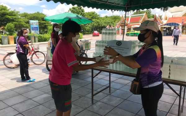 01.06.63 แจกข้าวกล่องให้กับผู้ประสบภัยโควิด-19_@วัดพระศรีฯบางเขน