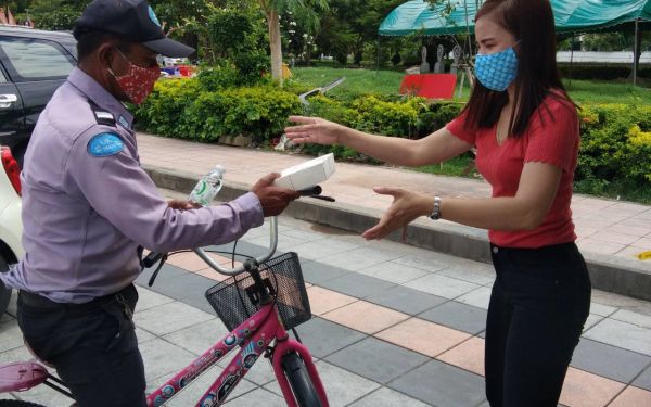 02.06.63 แจกข้าวกล่องให้กับผู้ประสบภัยโควิด-19_@วัดพระศรีฯบางเขน