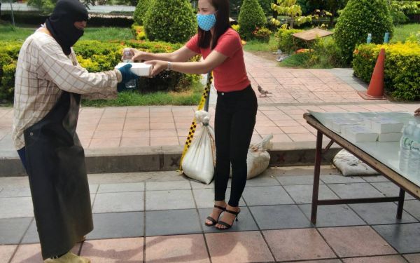 02.06.63 แจกข้าวกล่องให้กับผู้ประสบภัยโควิด-19_@วัดพระศรีฯบางเขน