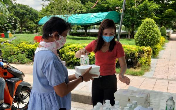 02.06.63 แจกข้าวกล่องให้กับผู้ประสบภัยโควิด-19_@วัดพระศรีฯบางเขน