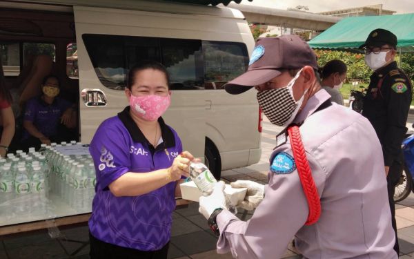 02.06.63 แจกข้าวกล่องให้กับผู้ประสบภัยโควิด-19_@วัดพระศรีฯบางเขน